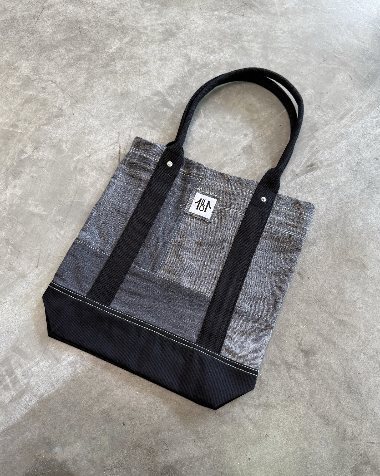 UPCYCLED SHOPPER - GRAY