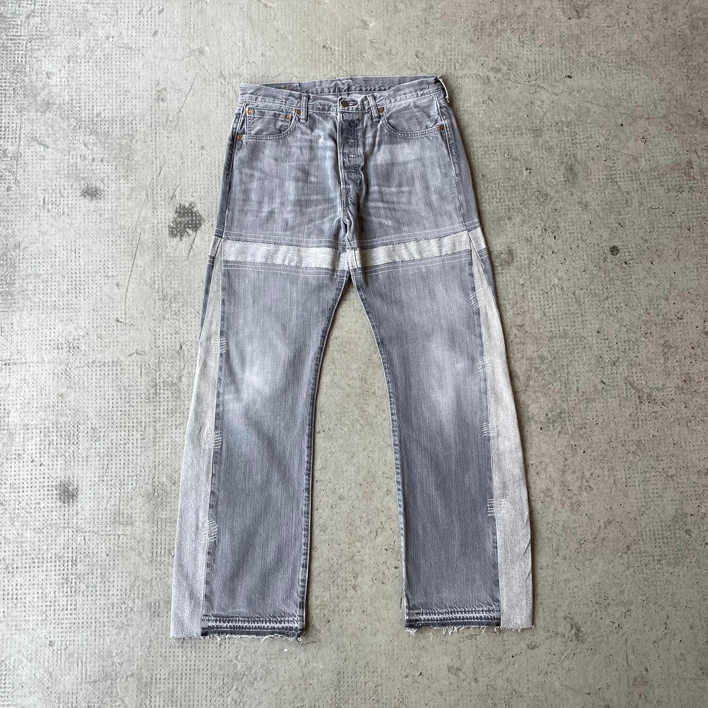 501 LEVI'S EXAGGERATED  FADED GREY