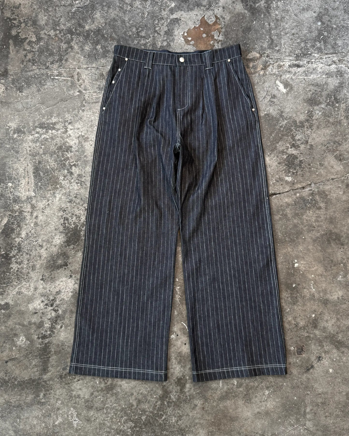 PLEATED PANTS PIN STRIPE