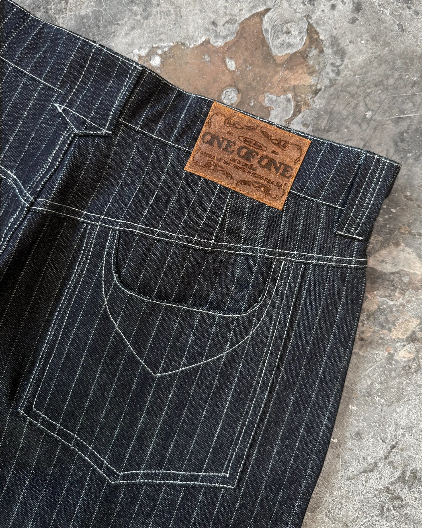 PLEATED PANTS PIN STRIPE
